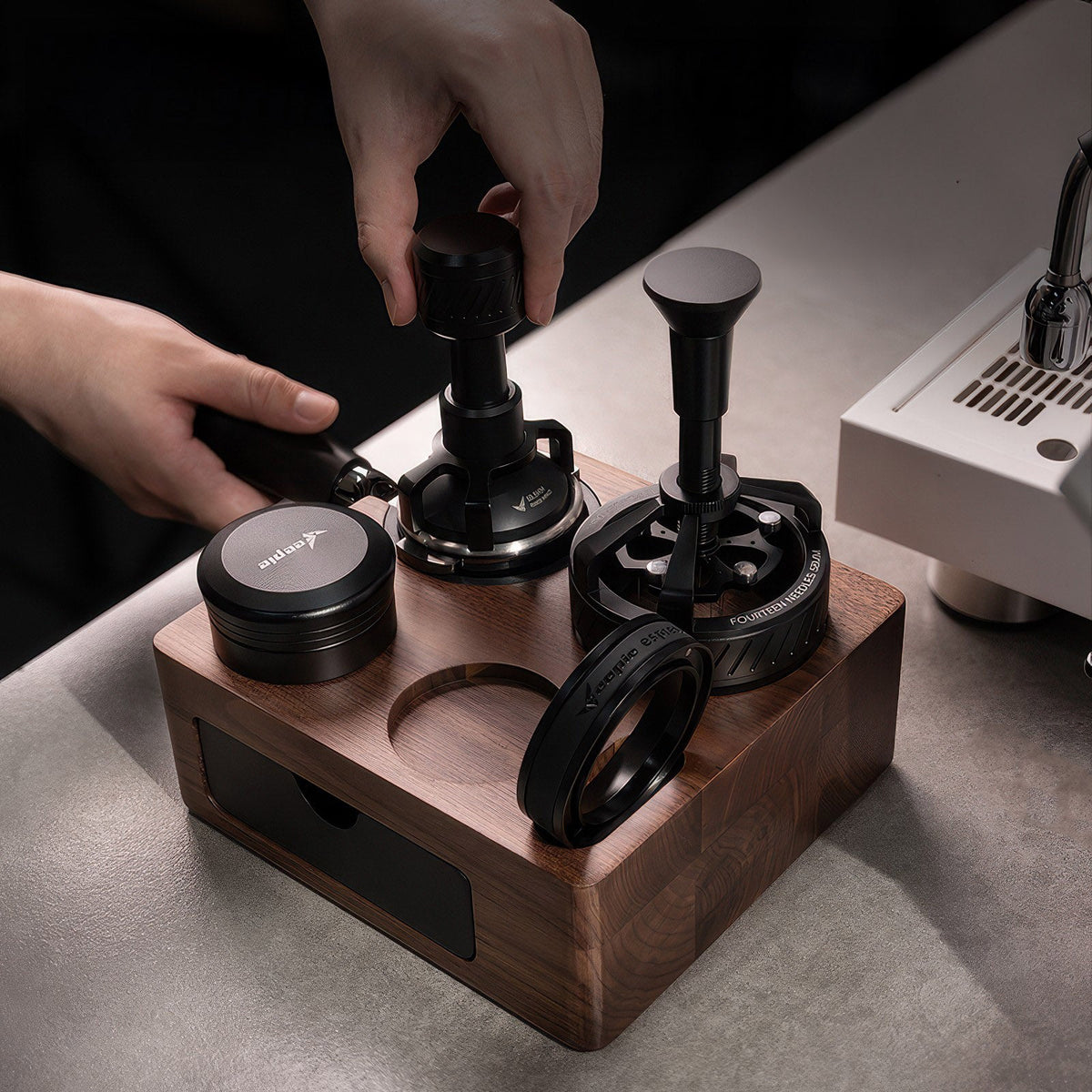 Feepie Walnut Tamping Station, Expandable