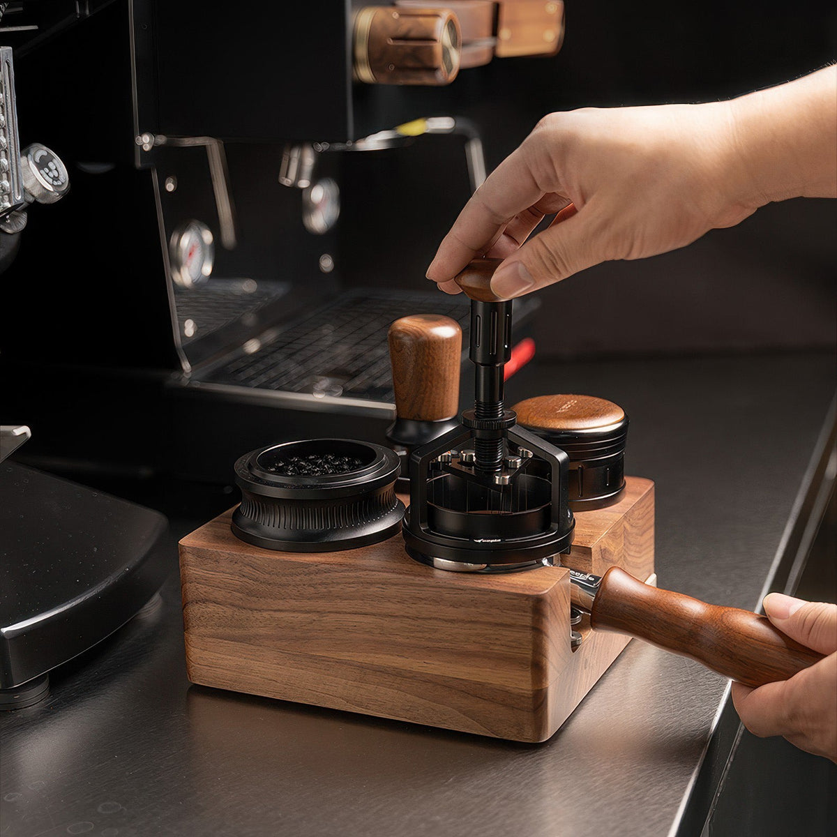 Feepie Walnut Tamping Station, Expandable