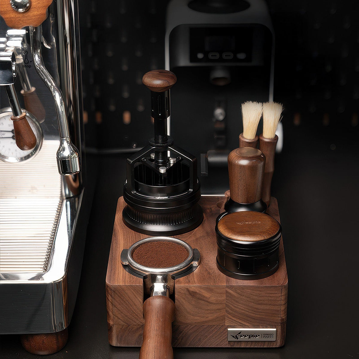Feepie Walnut Tamping Station, Expandable
