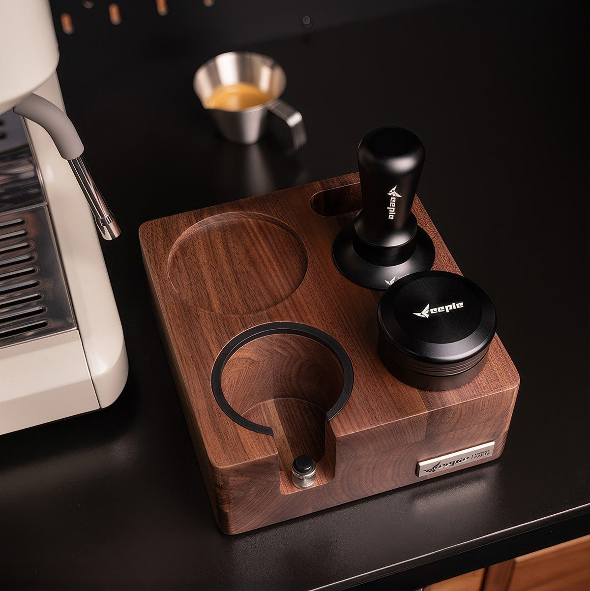 Feepie Walnut Tamping Station, Expandable