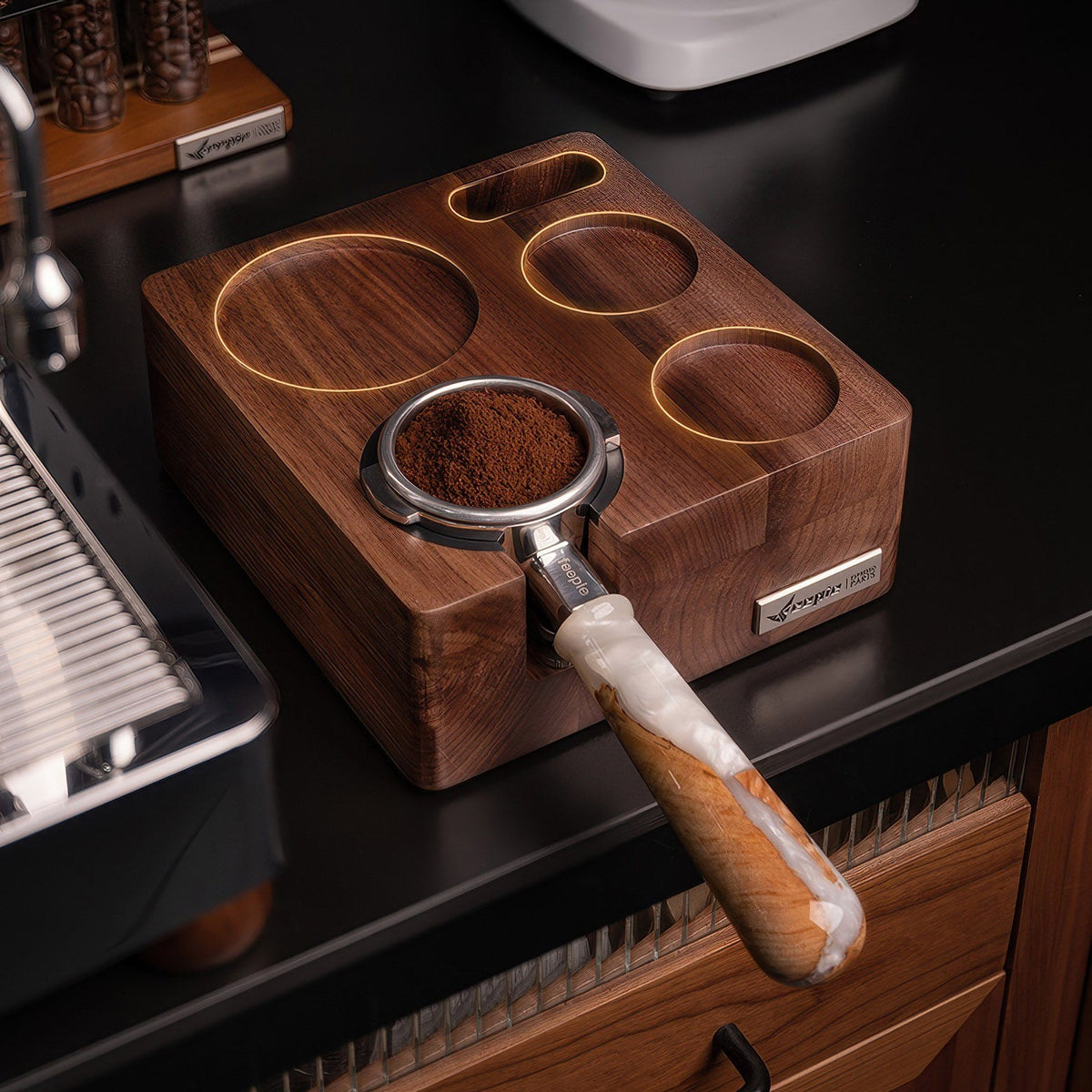 Feepie Walnut Tamping Station, Expandable